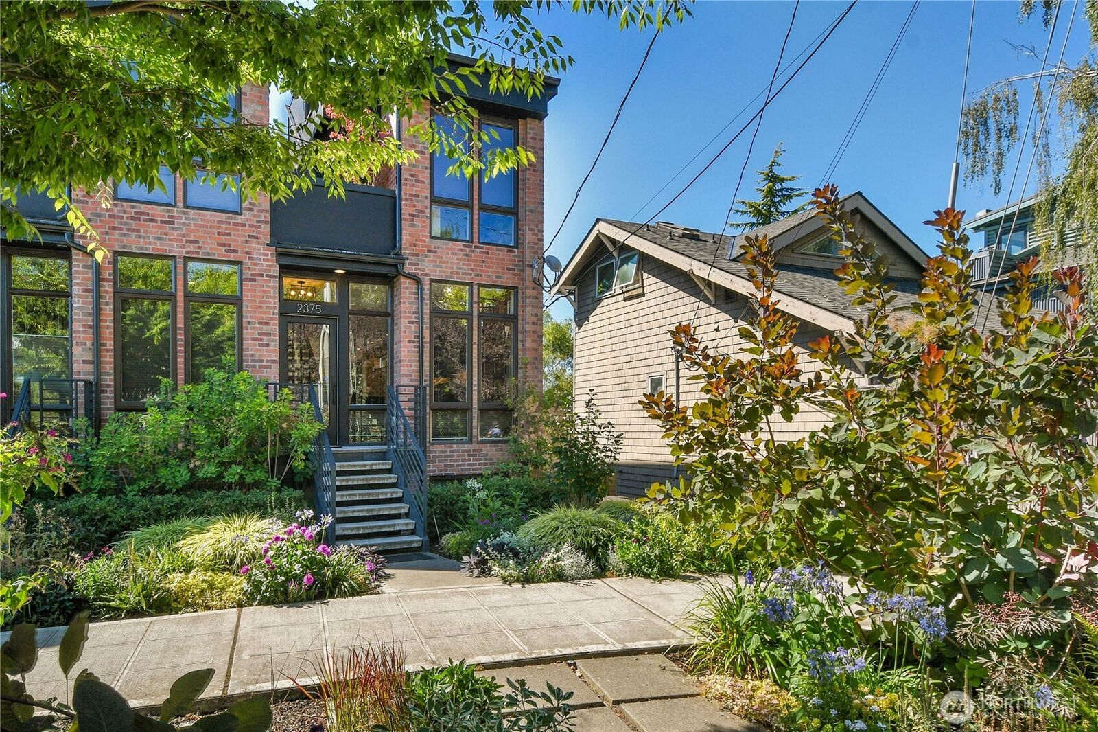 Property Photo:  2375  Minor Avenue E  WA 98102 