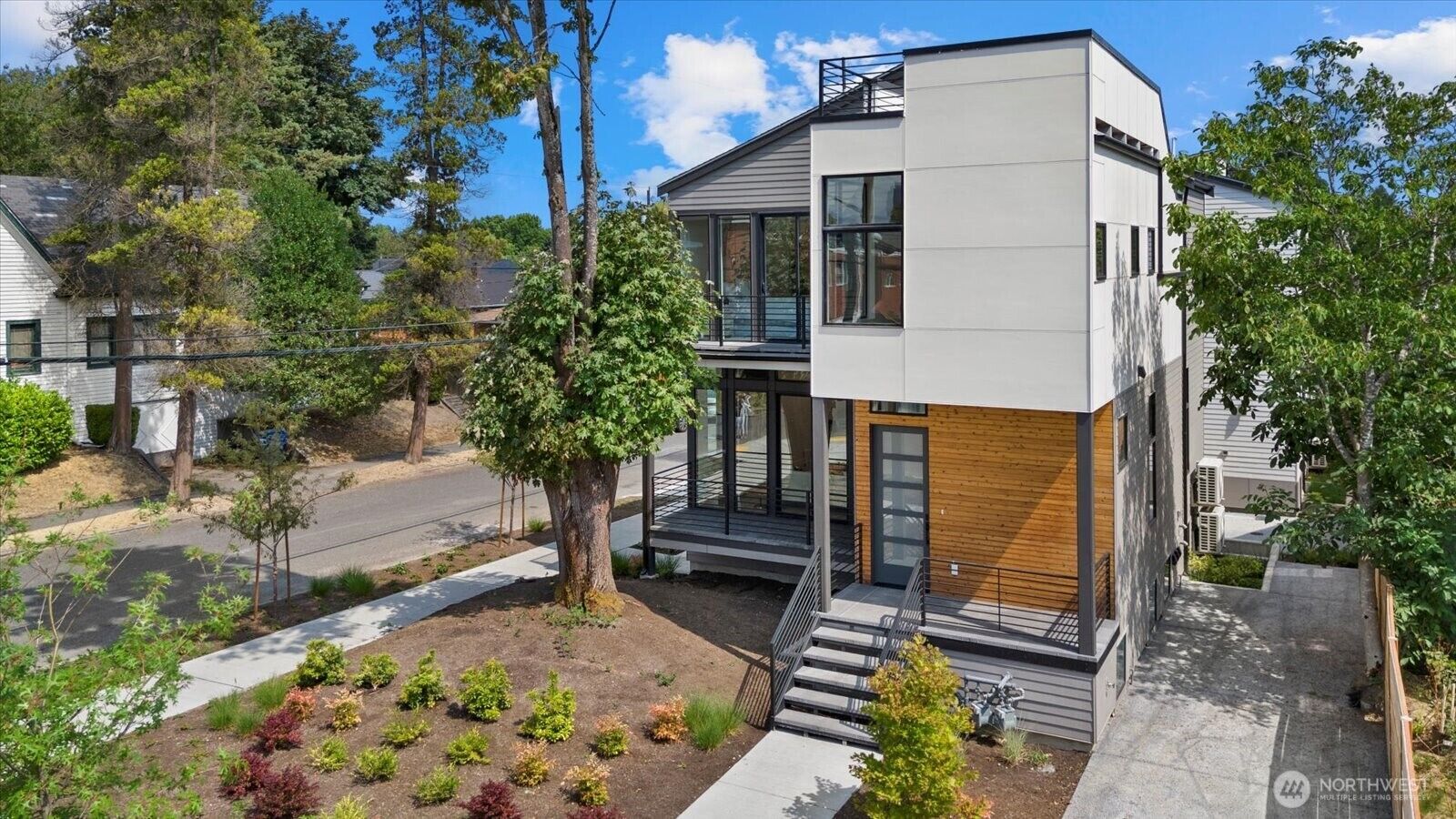 Property Photo:  128  24th Avenue  WA 98122 