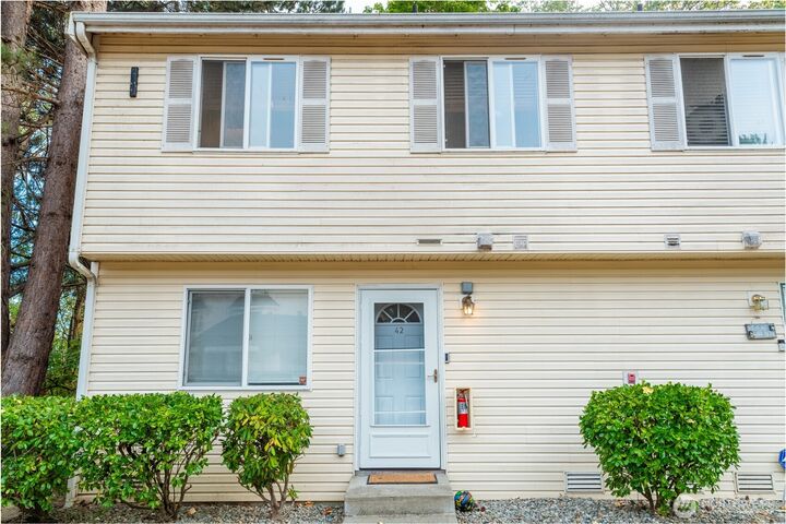 Property Photo: 833 SW Sunset Boulevard 42 WA 98057