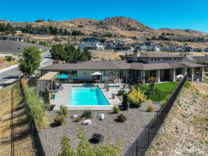 Property Photo: 100 Mira Vista Drive WA 98816