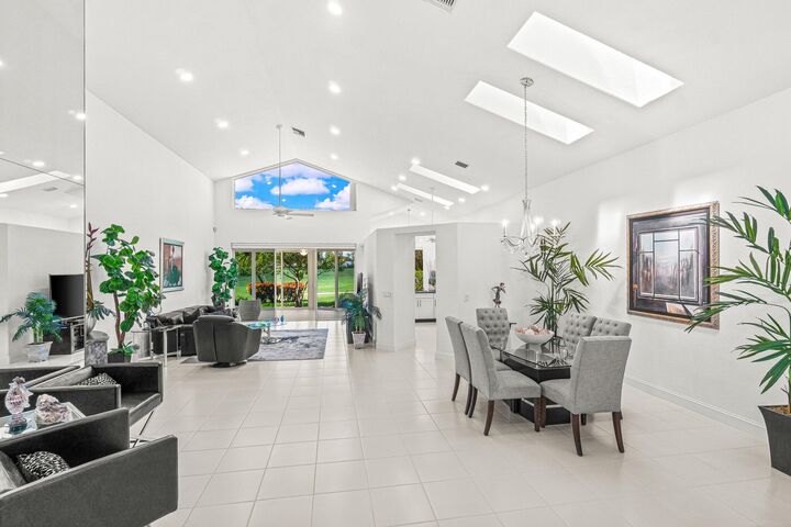 Property Photo:  6210 Evian Place  FL 33437 