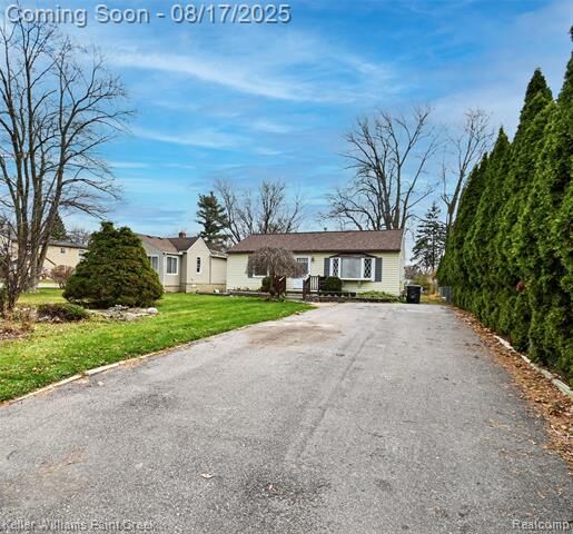 Property Photo: 3084 Bessie Street MI 48326