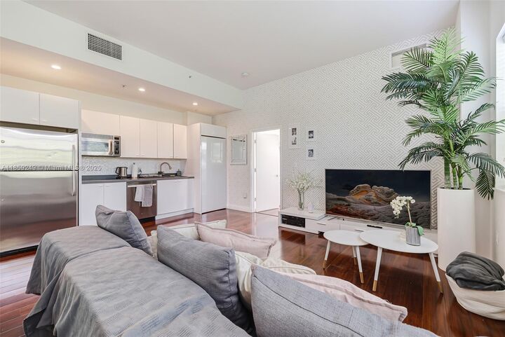Property Photo: 935 Euclid Ave 7 FL 33139