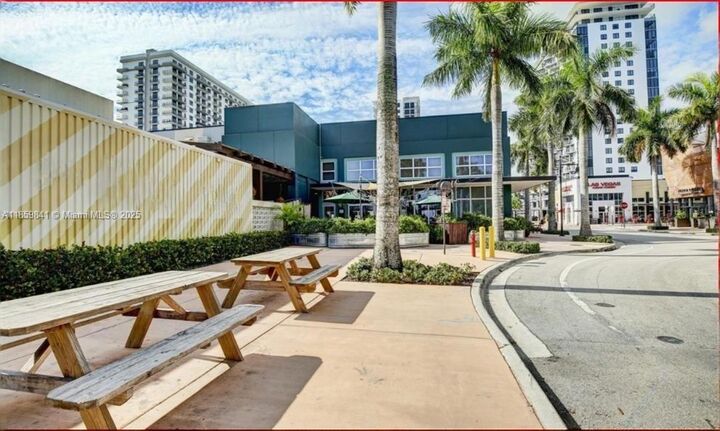 Property Photo: 5300 Paseo Blvd 511 FL 33166