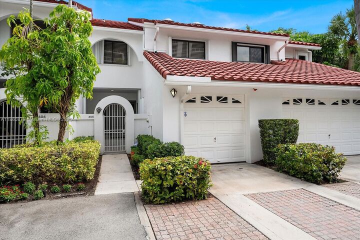 Property Photo:  3602 Yacht Club Dr 405  FL 33180 