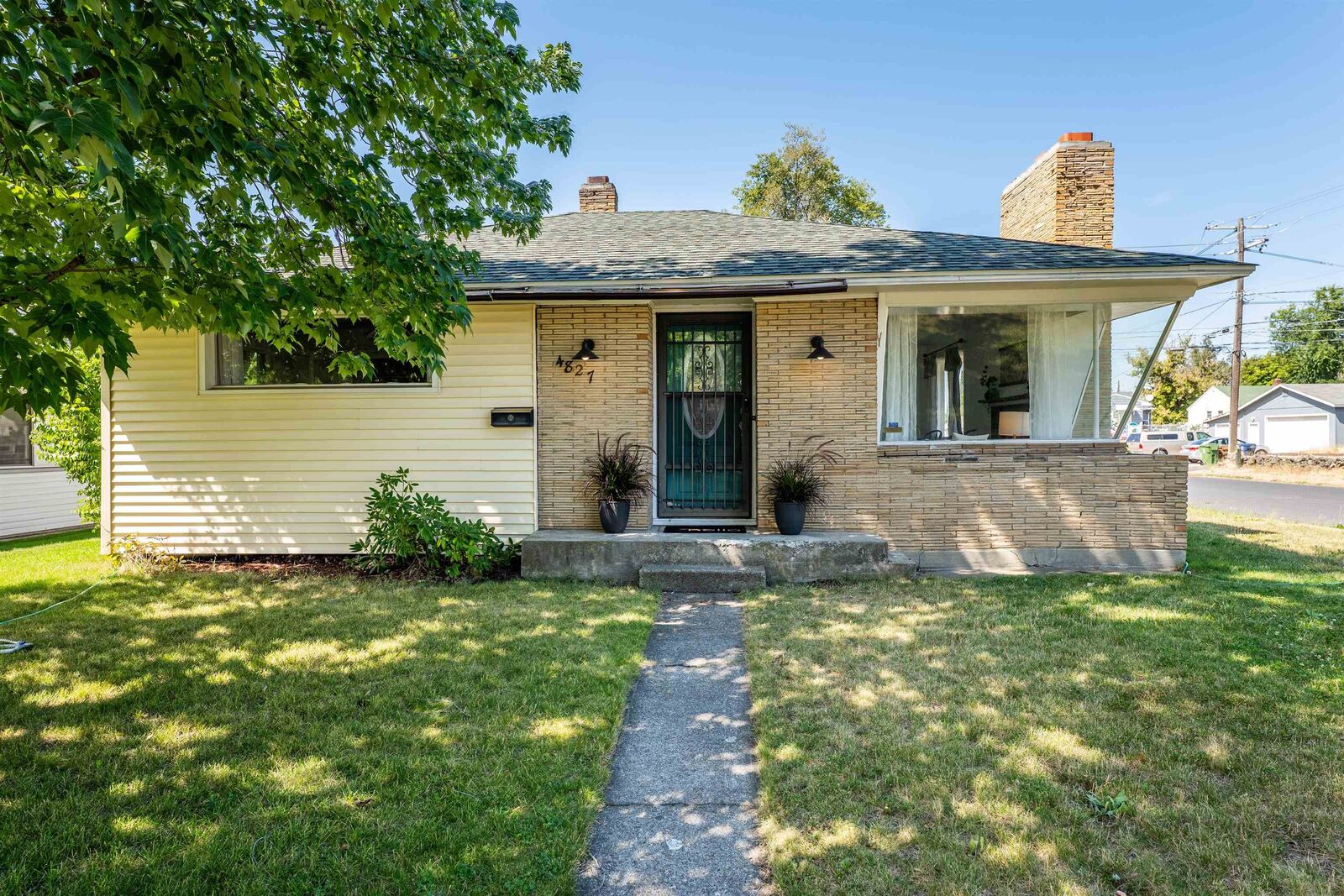 Property Photo:  4827 N Elgin St  WA 99205 