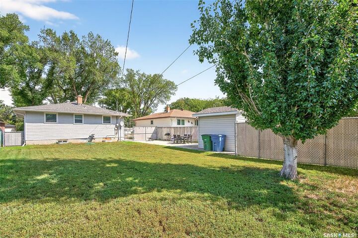 Property Photo:  807 Grandview Street W  SK S6H 5L7 
