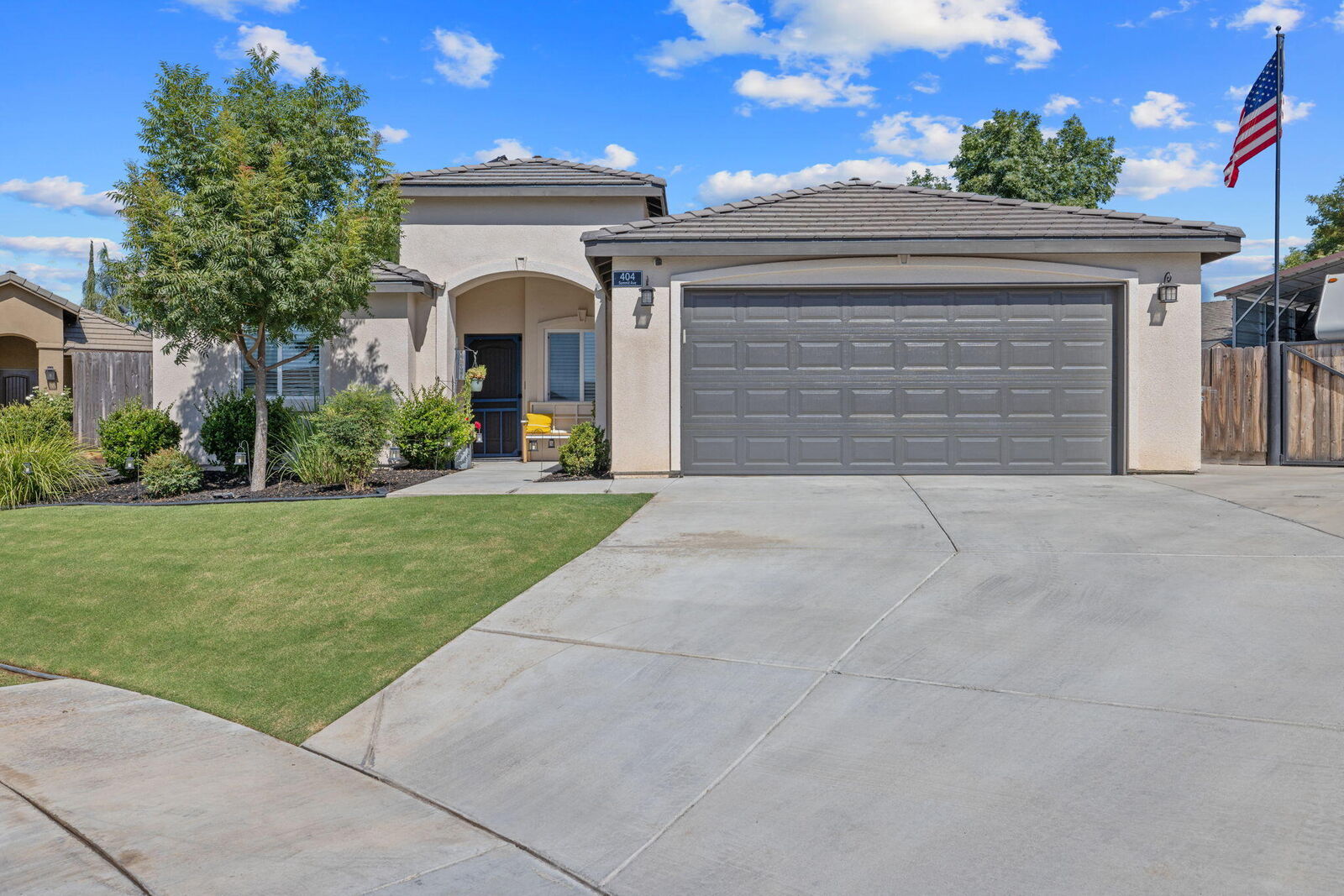 Property Photo:  404 Summit Avenue  CA 93286 