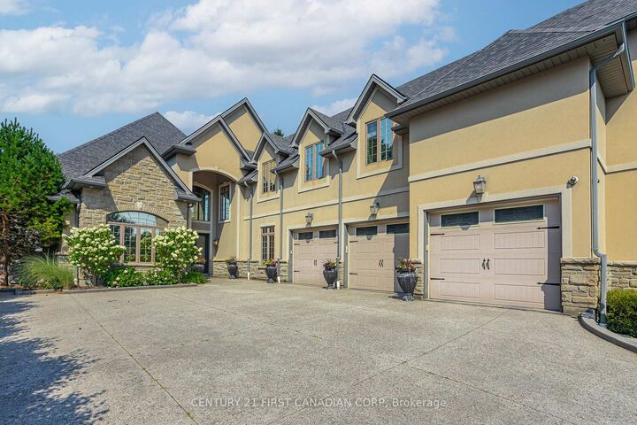 Photo de la propriété:  547 Crestwood Drive  ON N6K 1Y1 