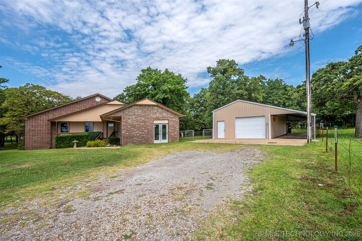 Property Photo: 4412 E Grandstaff Rd Road OK 74023