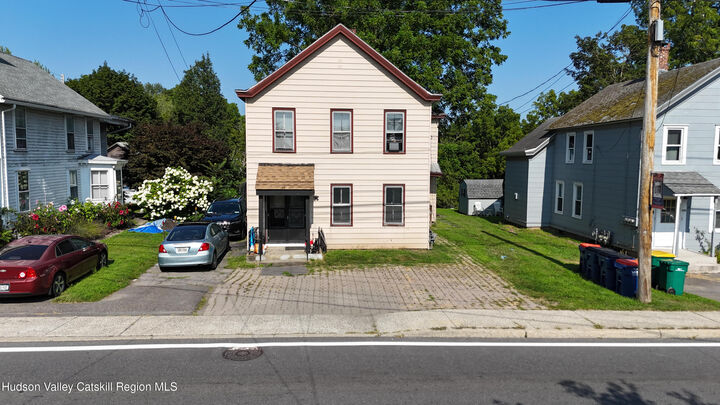 233 Broadway  Port Ewen NY 12466 photo