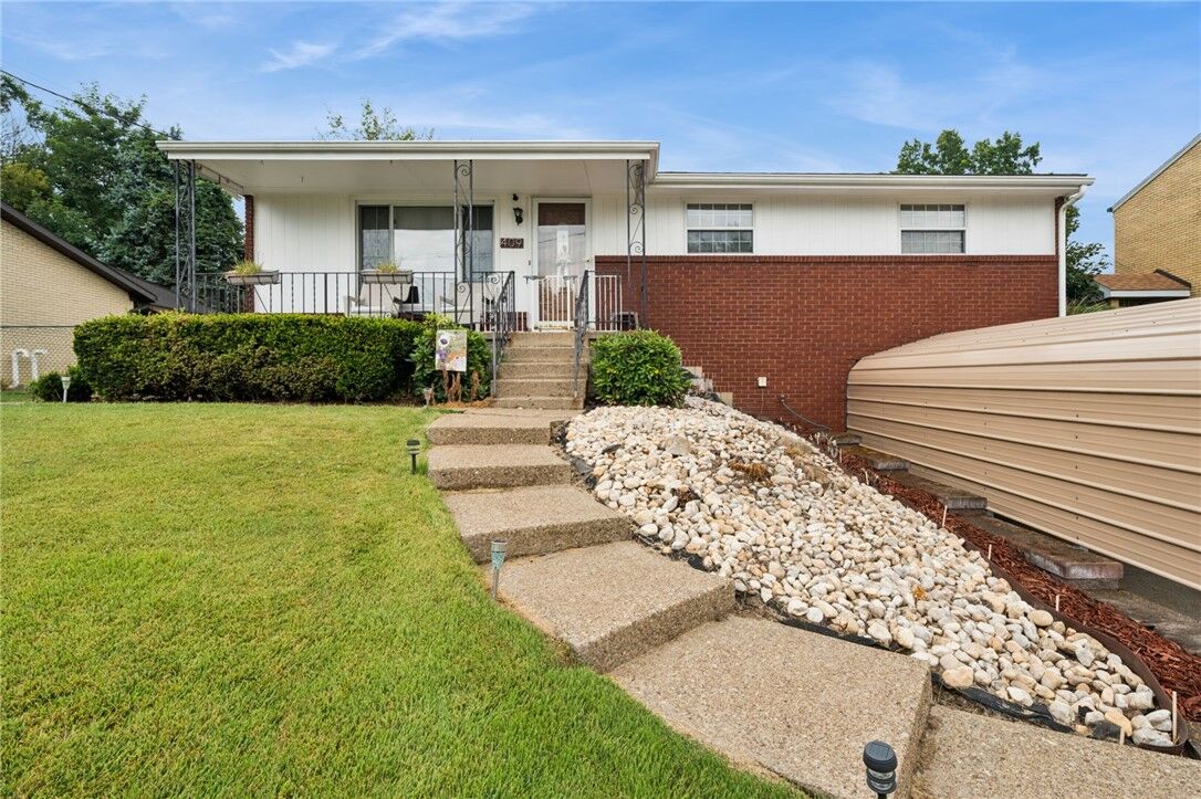 Property Photo: 409 Vale Drive PA 15239