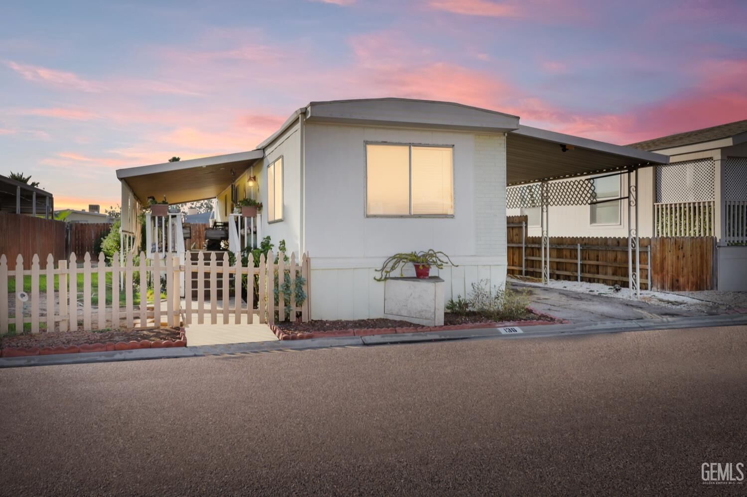 Property Photo: 4401 Hughes Lane 136 CA 93304