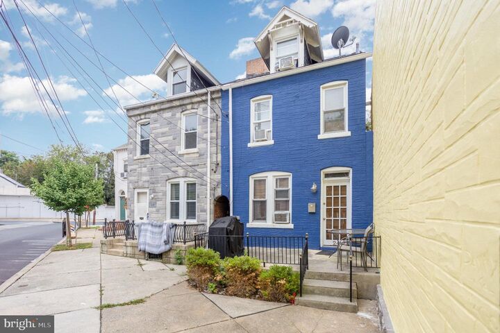 Property Photo:  24 W Filbert Street  PA 17603 