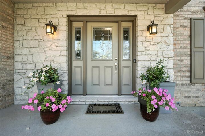 Property Photo: 4377 Oakville Drive OH 45211