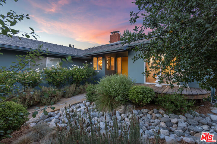 Property Photo: 946 Larker Ave CA 90042
