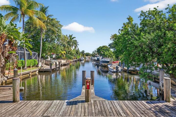 Property Photo:  510 SW 15th St 106  FL 33060 