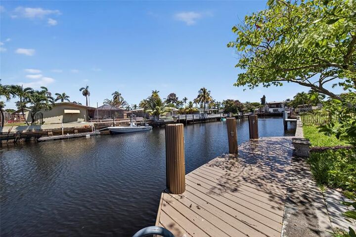 Property Photo: 1461 NE 57th Ct FL 33334