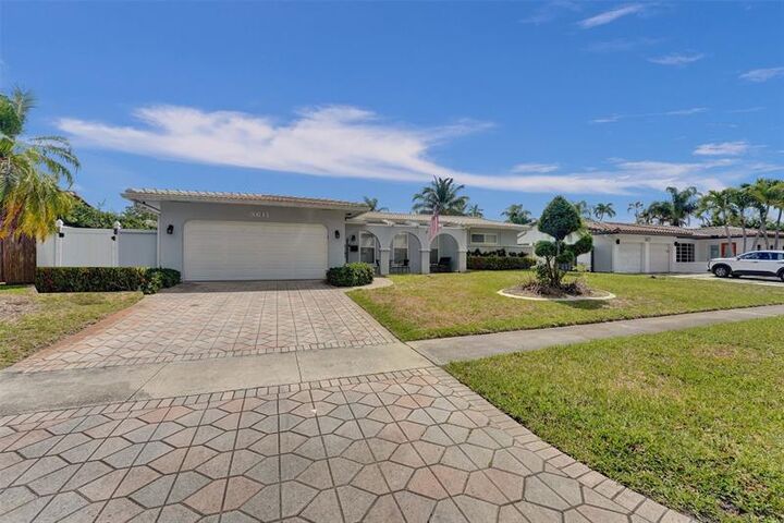 Property Photo:  3611 N 33rd Ter  FL 33021 