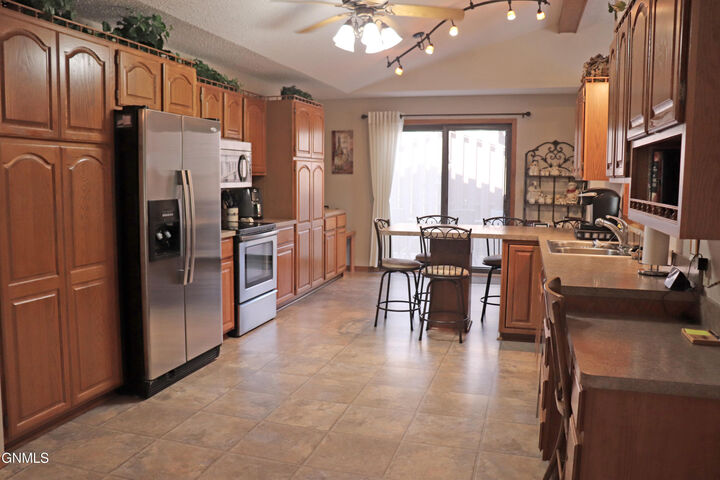 Property Photo: 3150 Manitoba Lane ND 58503