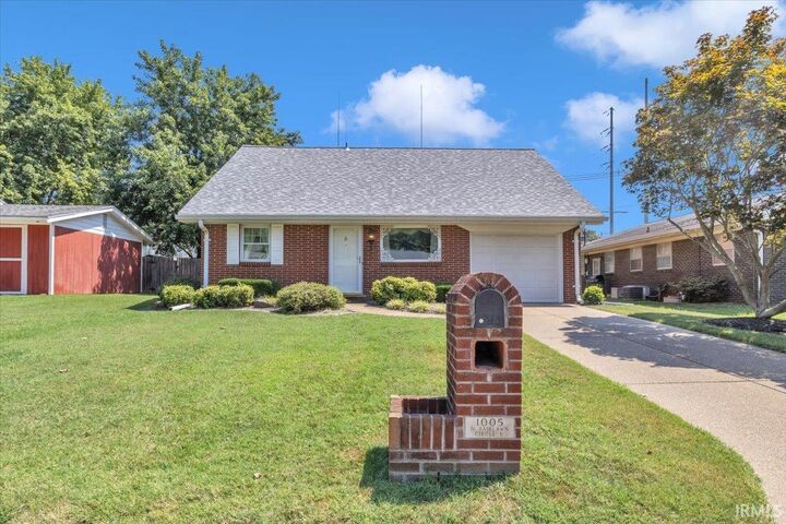 1005 N Fairlawn E Circle  Evansville IN 47711 photo