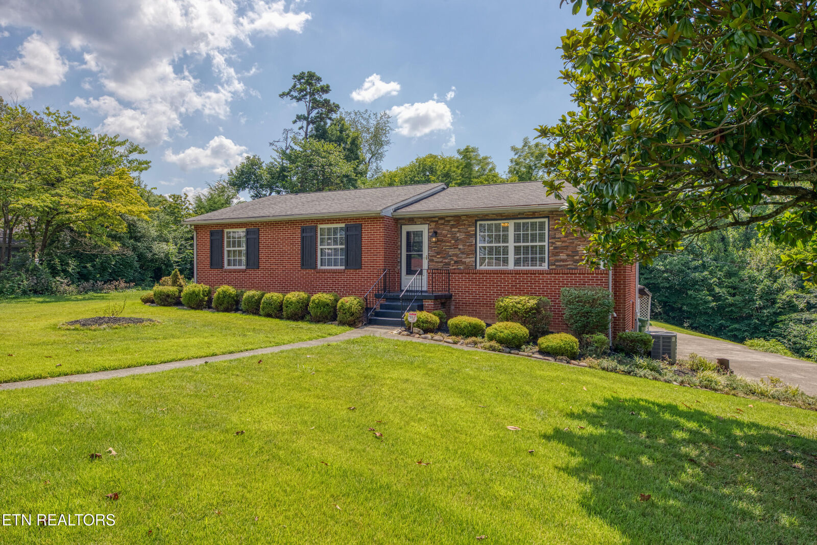 Property Photo:  509 N Maple St  TN 37801 