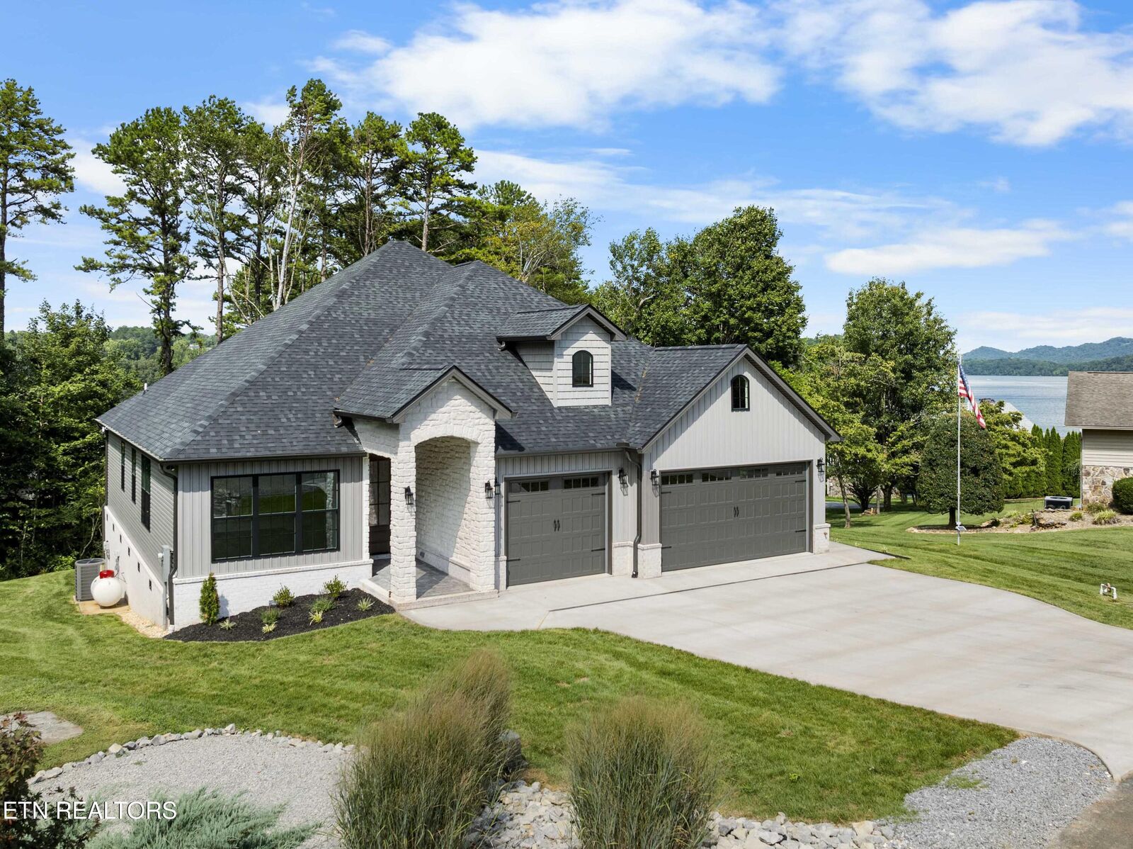 Property Photo:  407 Kiyuga Circle  TN 37774 