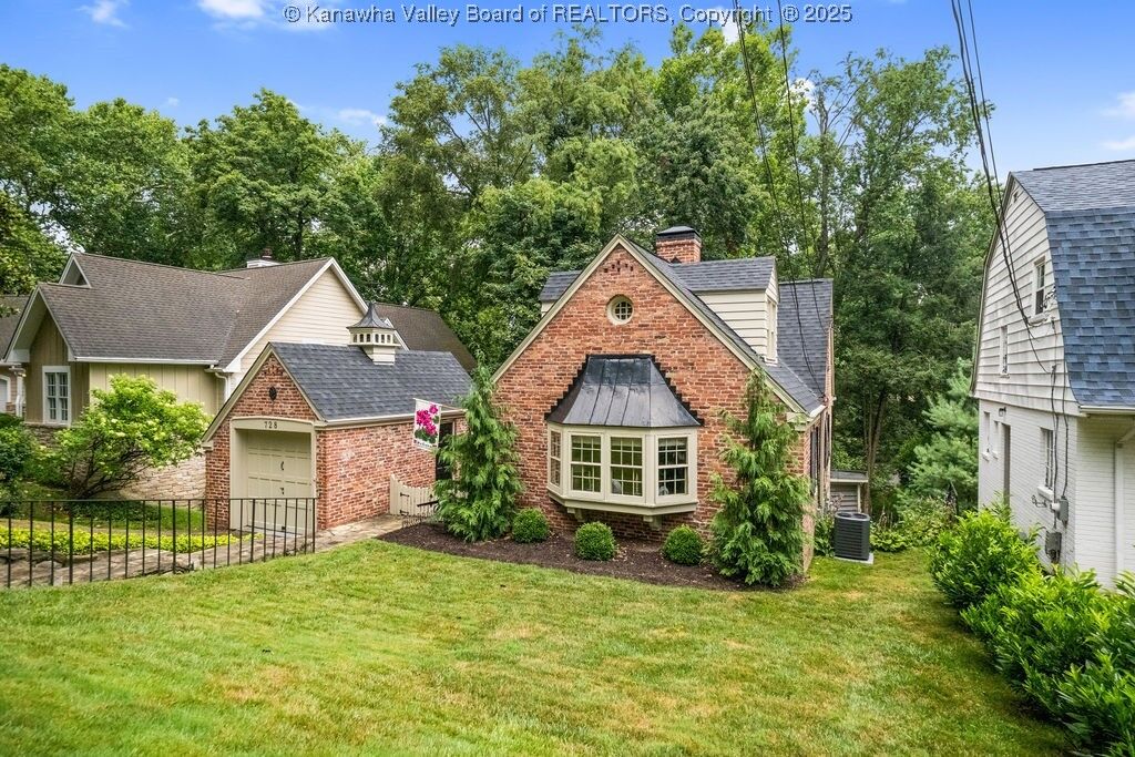 Property Photo: 728 Myrtle Road WV 25314