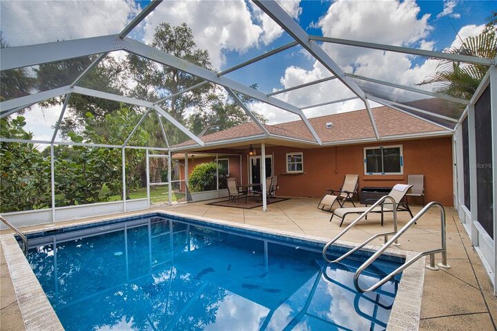 Property Photo: 3714 Lothair Avenue FL 34287