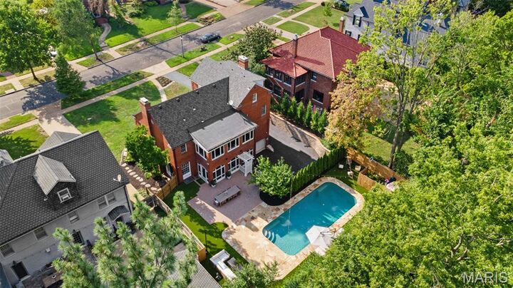 Property Photo: 20 Ridgemoor Drive MO 63105
