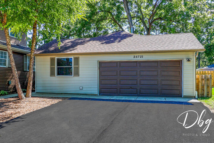 Property Photo: 25721 W Lakeview Avenue IL 60084