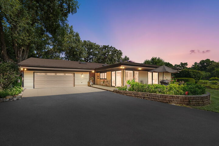 Property Photo: 2050 Brookdale Court IL 60067