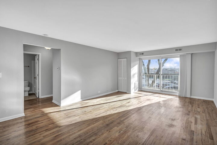 Property Photo: 5400 Astor Lane 212 IL 60008
