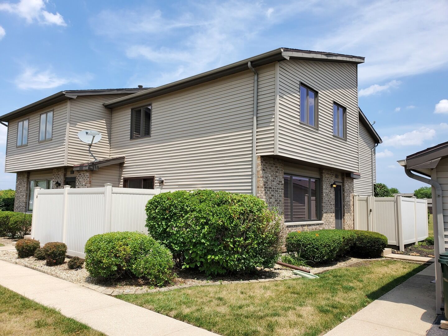 Property Photo:  718 Lake Road  IL 60451 