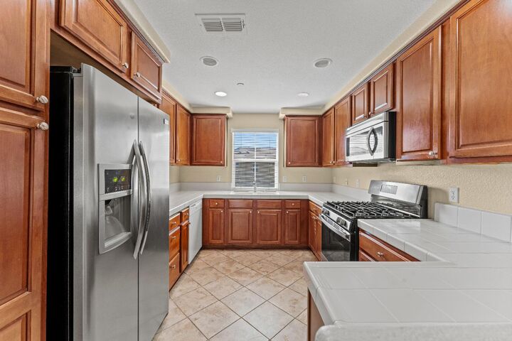 Property Photo: 802 Dante Circle CA 95678