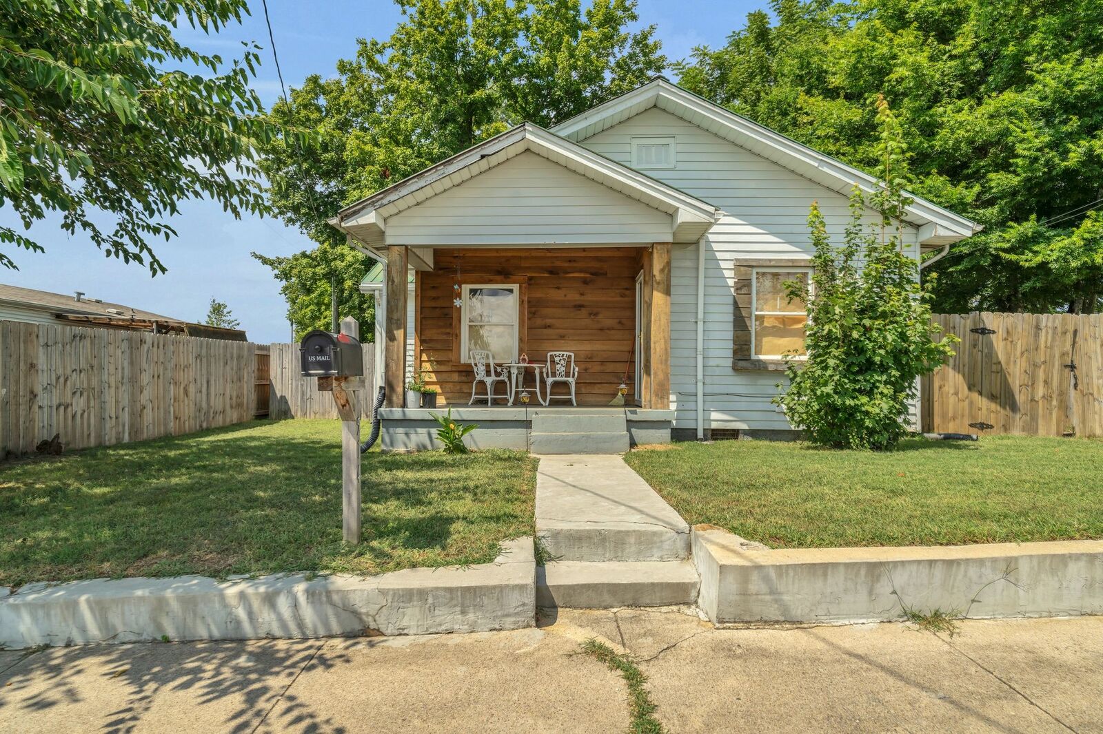 Property Photo:  514 8th Ave E  TN 37172 