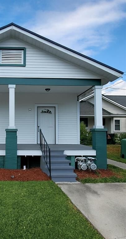 Property Photo: 540 Avenue B LA 70072