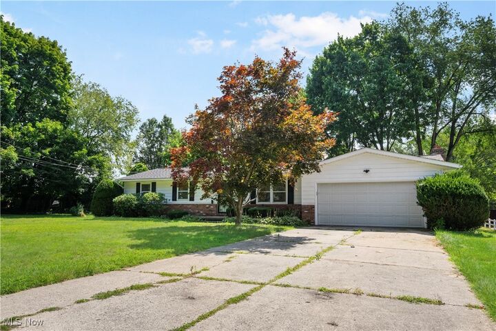 Property Photo: 1009 Oak Tree Road OH 44320