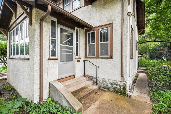 Property Photo:  1132 Raymond Avenue  MN 55108 