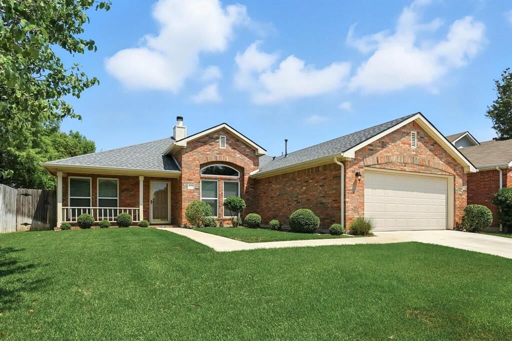 Property Photo:  5141 Chessie Circle  TX 76137