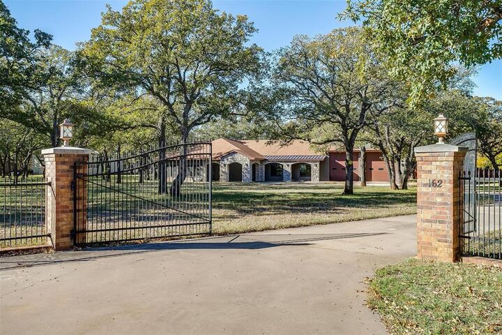 Property Photo: 162 Eastledge Drive TX 76450