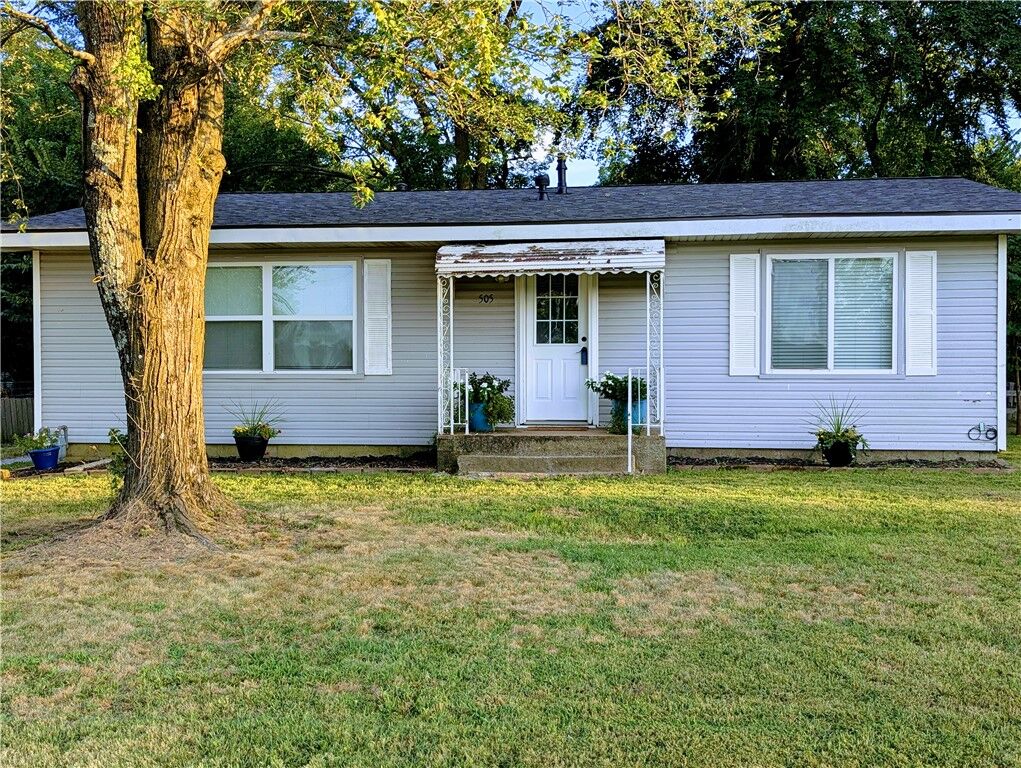 Property Photo:  505 Main St SW  AR 72736 