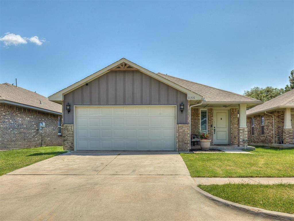 Property Photo:  11516 SW 8th Circle  OK 73099 