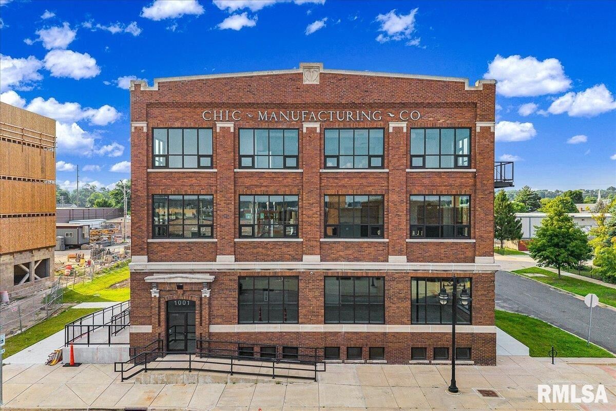 Property Photo:  1001 SW Adams Street 202  IL 61602 