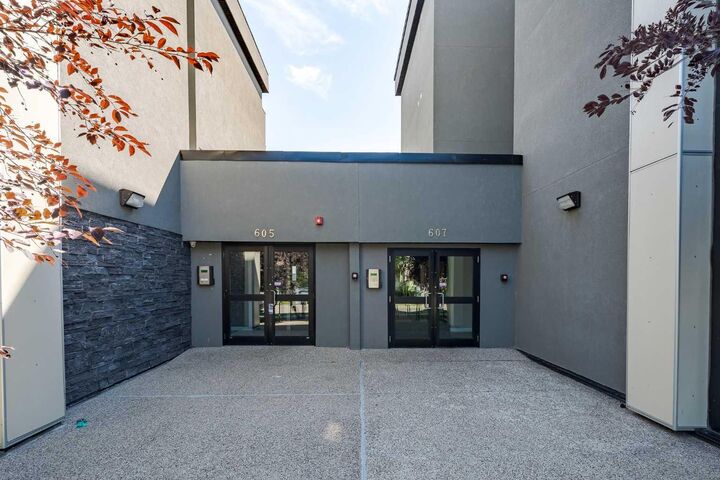 Property Photo:  607 17 Avenue NW 403  AB T2M 0N6 