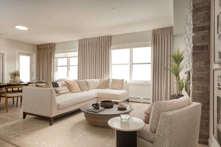 Photo de la propriété:  2117 81 Street SW 2113  AB T3H 6H5 