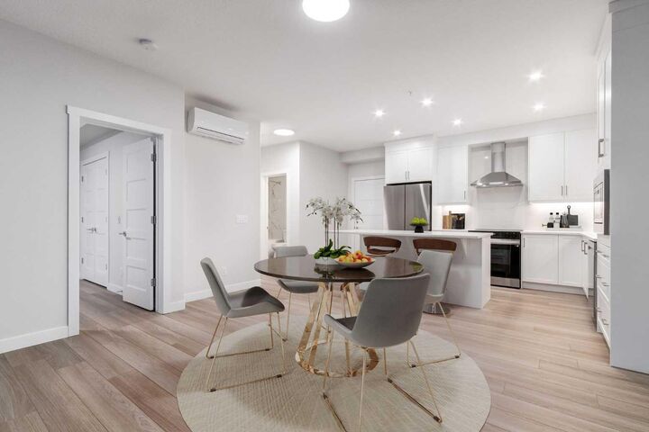 Property Photo:  2117 81 Street SW 2113  AB T3H 6H5 