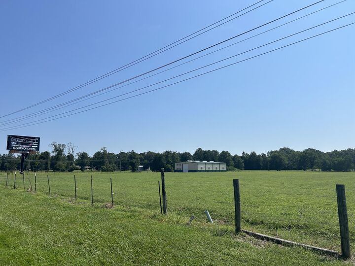 Property Photo:  La-27  LA 70634 