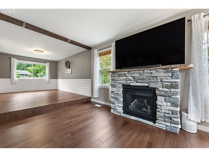 Property Photo: 1719 SE Lewellyn Ave OR 97060
