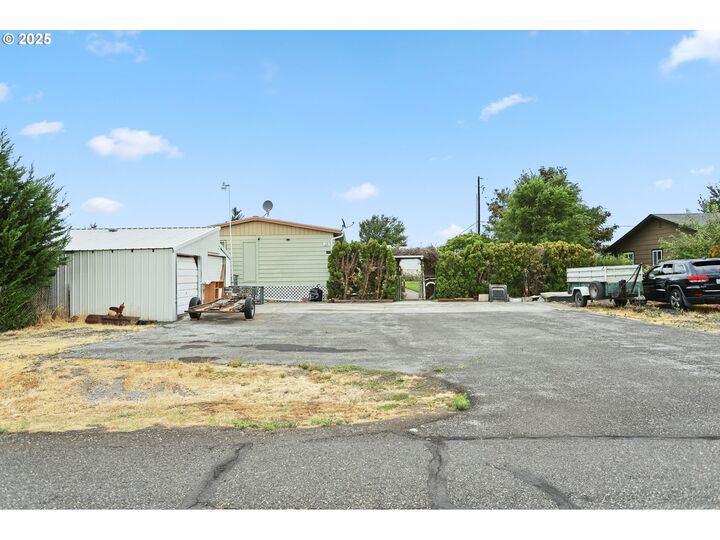 Property Photo: 618 D St WA 98617